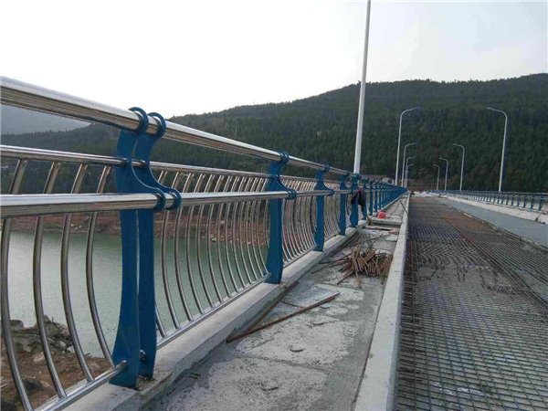 长寿不锈钢桥梁护栏的特点及其在桥梁安全中的重要作用